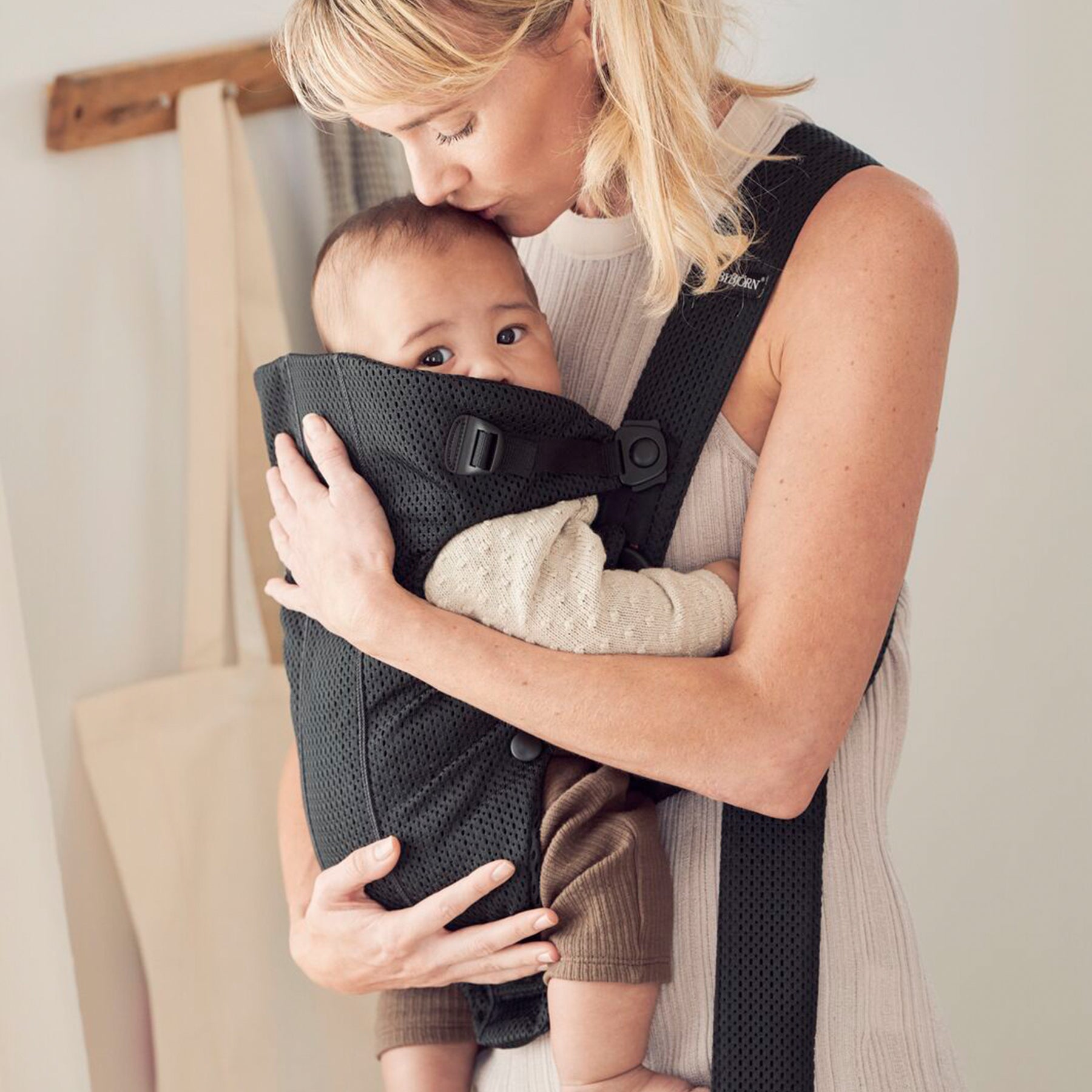 [ベビービョルン] ベビーキャリアMINI Air / ミニエア メッシュ