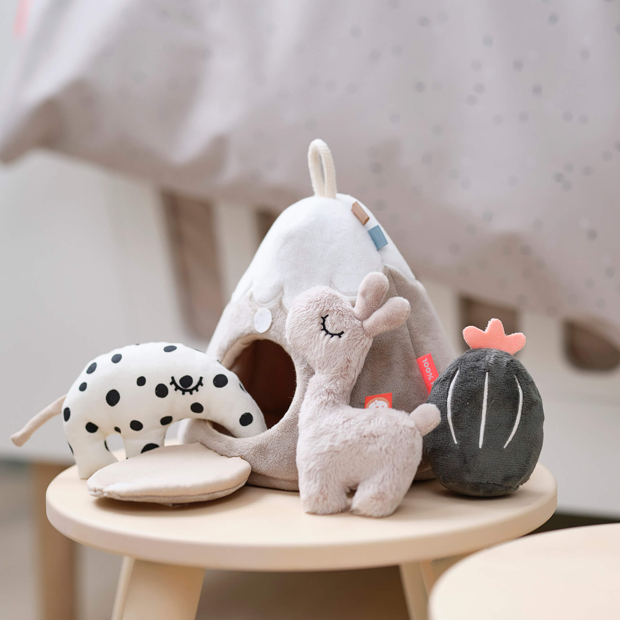 【新品タグ付】CHILD WOMAN rosaプリントオールインワン 新品タグ付】CHILD WOMAN rosaプリントオールインワン