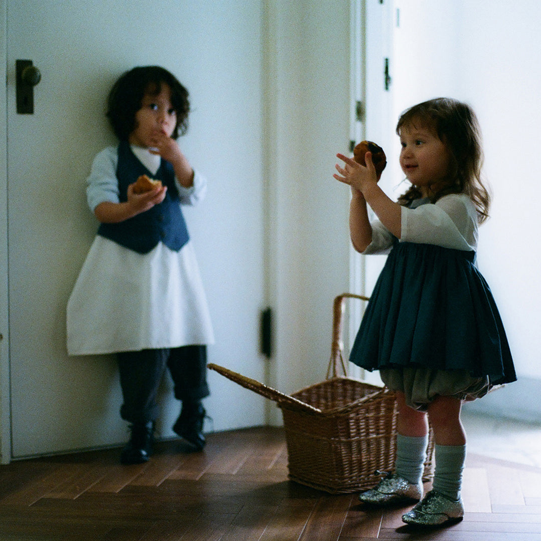 ☯️ガーリーお食事エプロン お食事中もお洒落に！ ハイセンスなベビーエプロン｜FQ JAPAN 男の育児